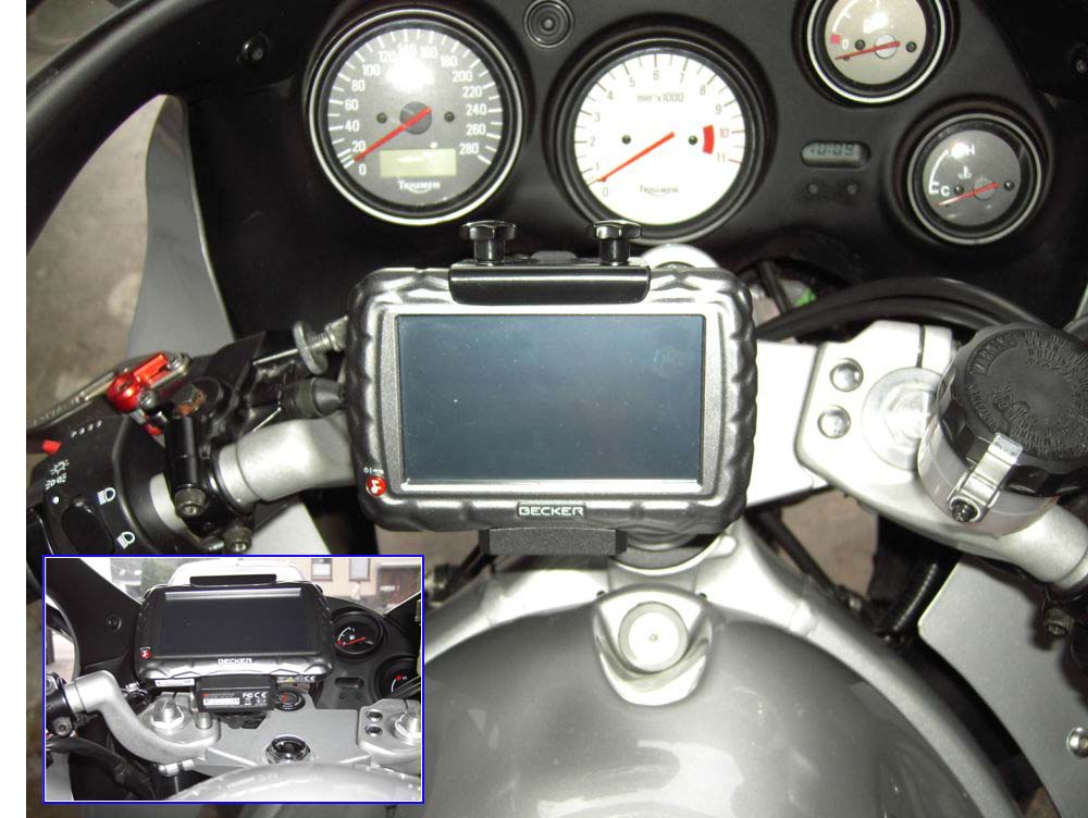 Schliessen von Becker-Z100-Halterung_KFZ-Cradle_Triumph-Sprint-ST955i_Mund.jpg