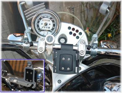 Klick für Originalgröße :BMW_ R1200C_YAKUMO_Schelle_Platten_B-Originalhalter.jpg