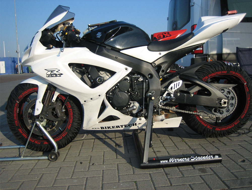 Schliessen von BIKERTECH-Racing-Team_Patrick-Schlichte.jpg